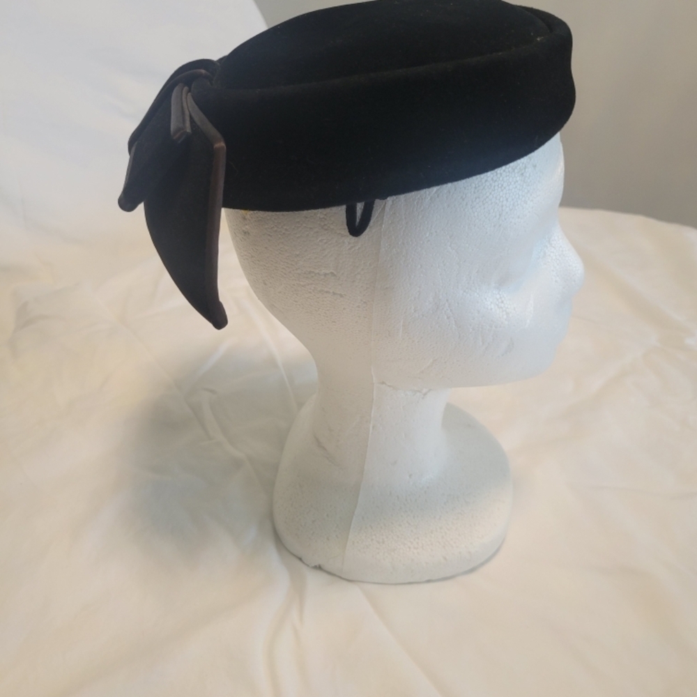 Elegant Black Velvet Women's Hat